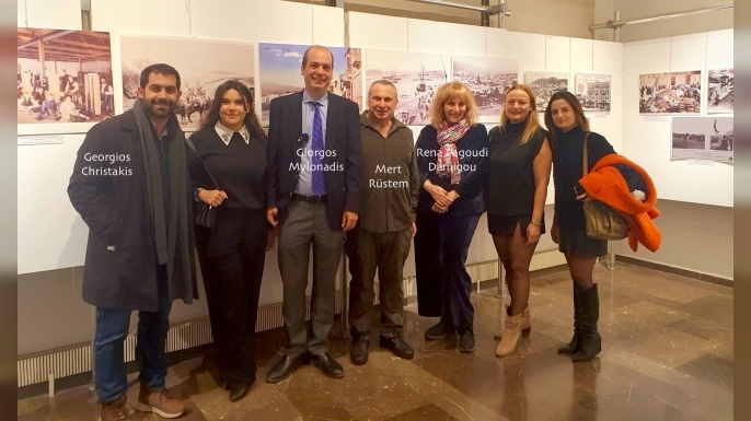 İZMİR’İN KOZMOPOLİT GEÇMİŞİ SAKIZ ADASI’NDA SERGİLENDİ