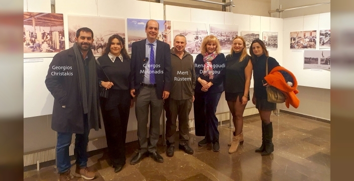 İZMİR’İN KOZMOPOLİT GEÇMİŞİ SAKIZ ADASI’NDA SERGİLENDİ