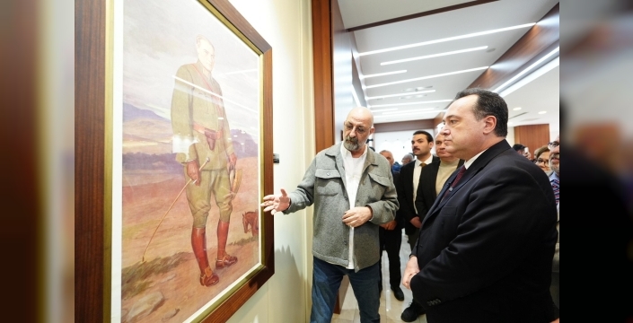 ‘Sarışın Bir Kurt’  Atatürk Sergisi Ziyaretçileriyle Buluştu